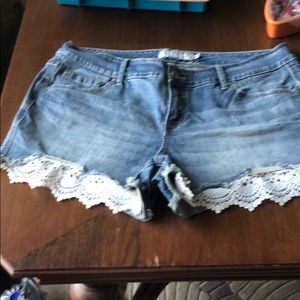 Torrid Jean shorts w lace BNWOT 16